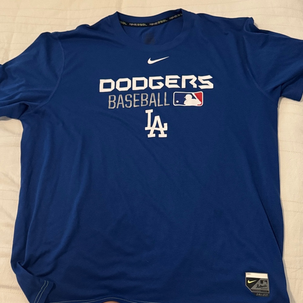 Men’s XL Dodgers Baseball Dri-Fit shirt